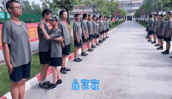 一首“送戰(zhàn)友”歡送正苗學(xué)子