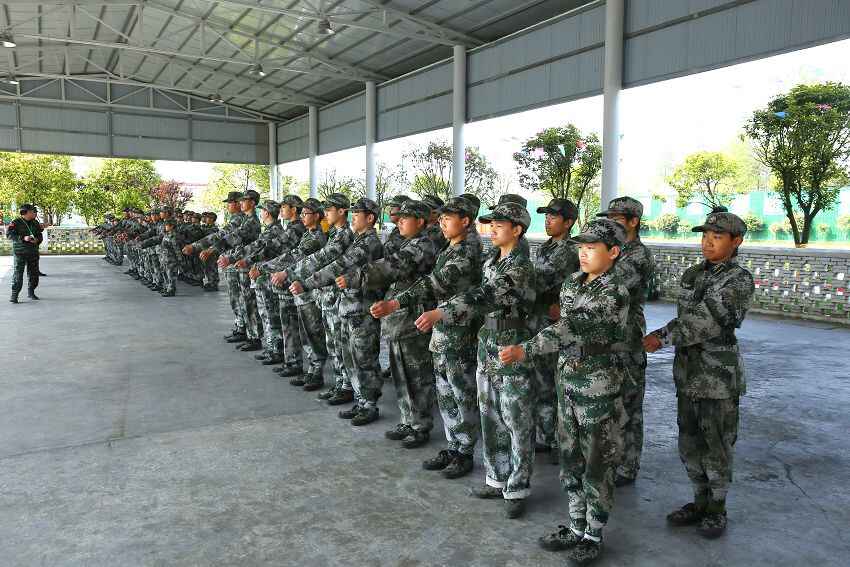 家長發(fā)現(xiàn)孩子不愿上學咋辦